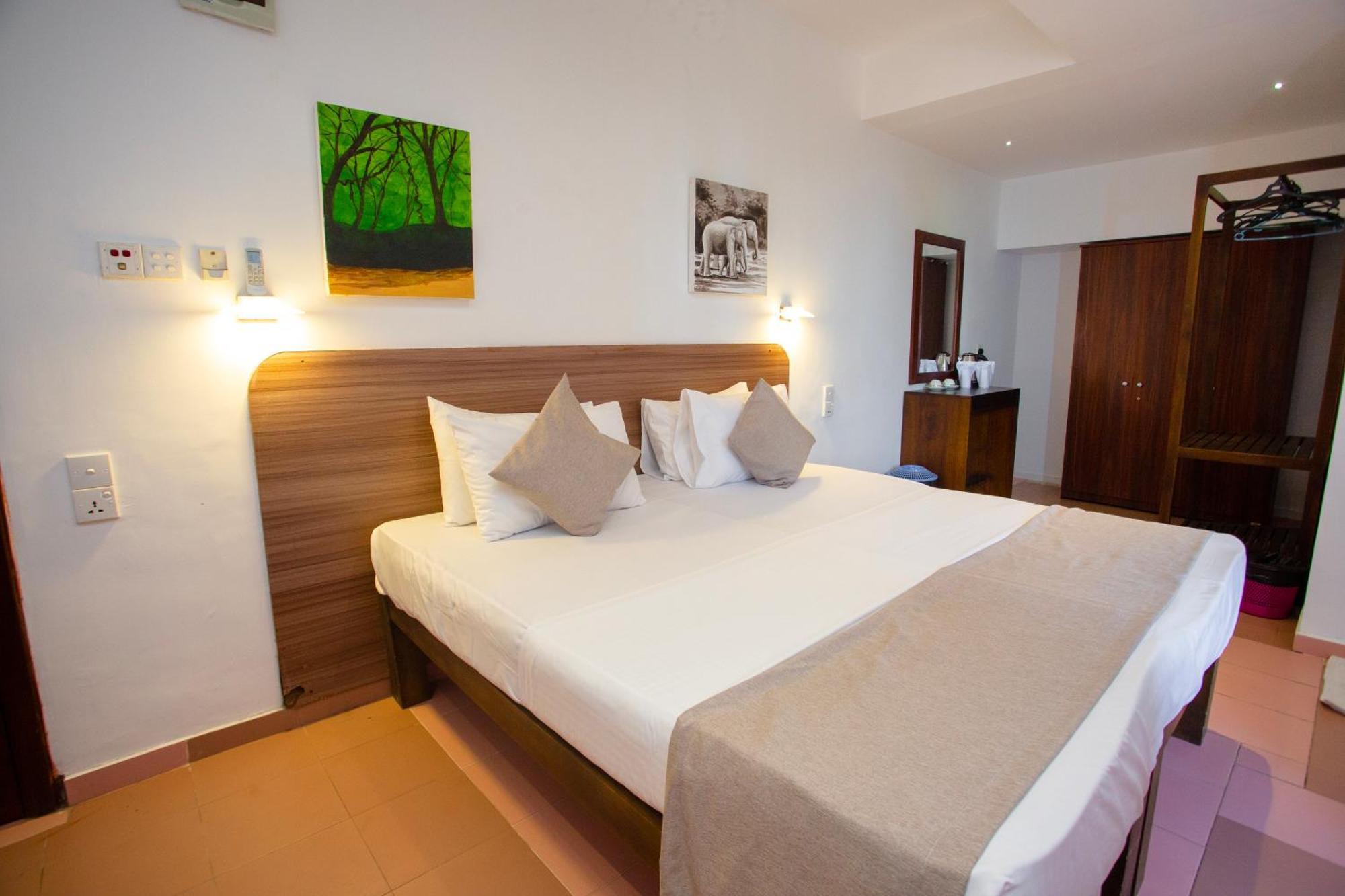 Lucky Seven Hikkaduwa Hotel Eksteriør billede