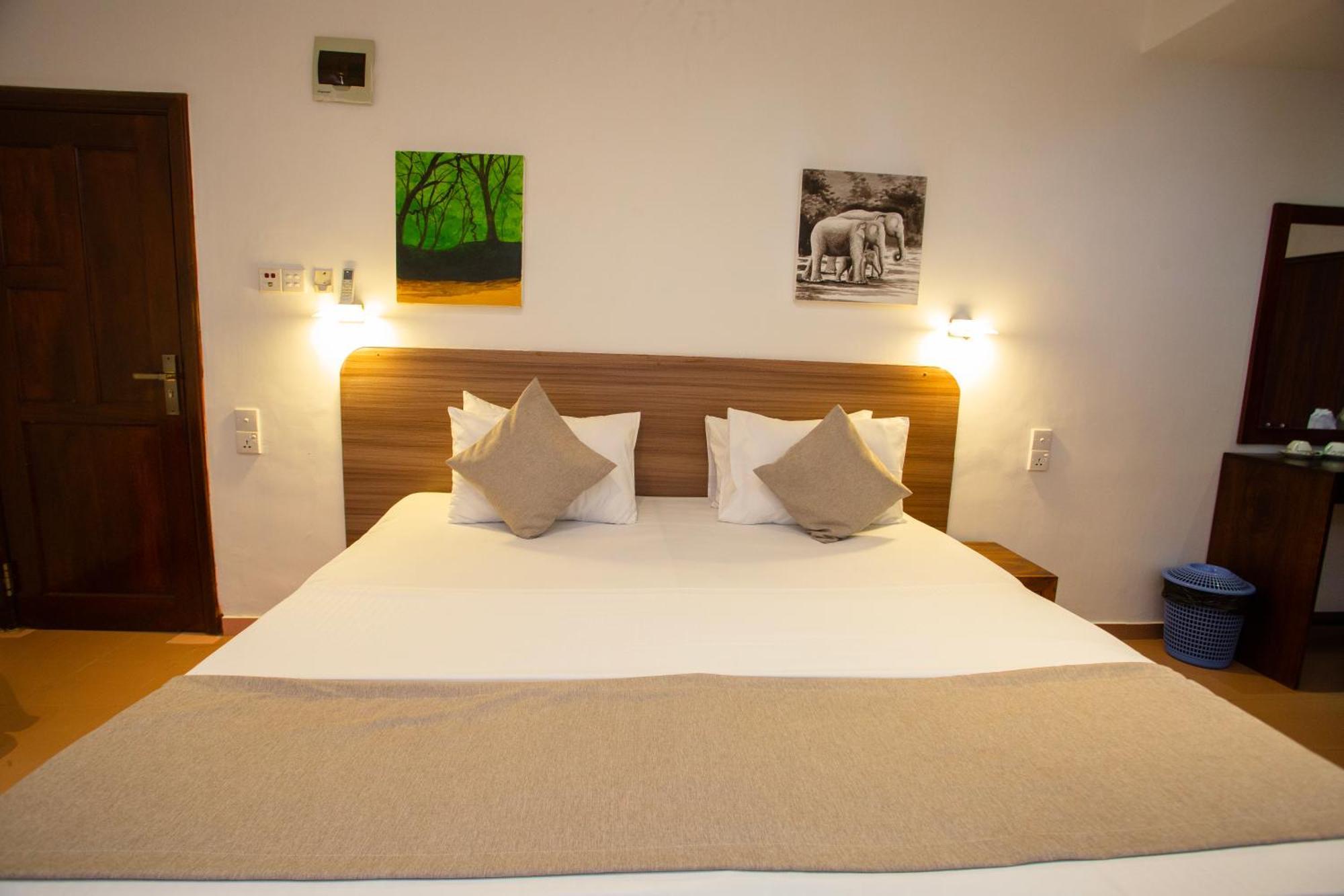 Lucky Seven Hikkaduwa Hotel Eksteriør billede