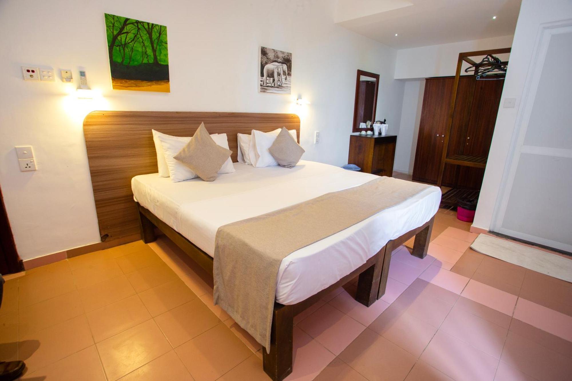 Lucky Seven Hikkaduwa Hotel Eksteriør billede